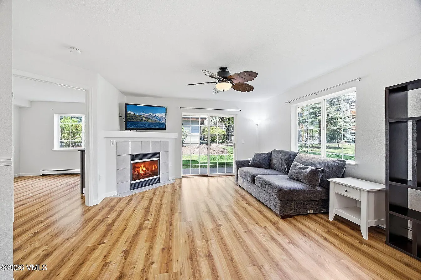 2 bed, 1061 sqft, $3,350 — Photo 1