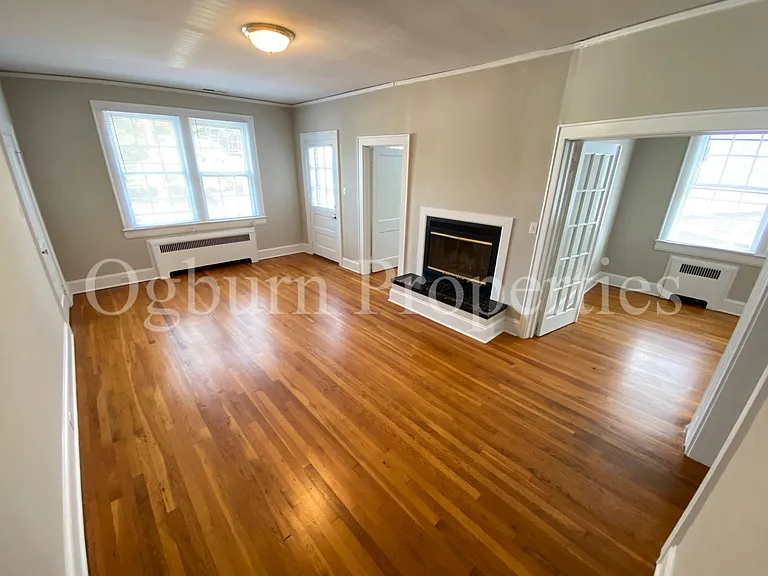 664 N Spring St — Photo 3