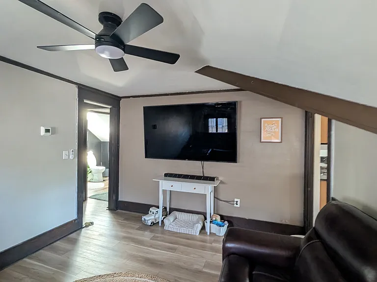 727-731 Harvard St #3 — Photo 6