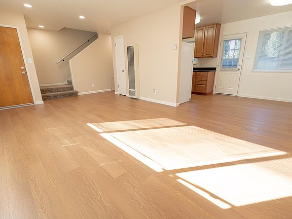 4th image of 2525 Lincoln Ave APT D