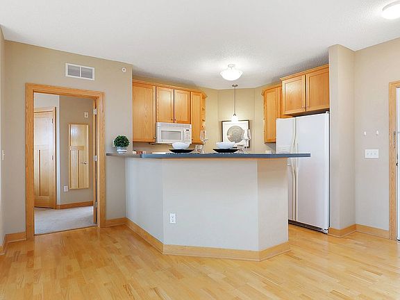 4th image of 605 Snelling Ave S Unit 306