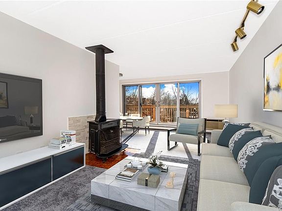 2nd image of 399 N Broadway APT 3P