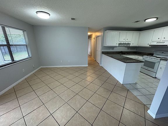 4th image of 2820 Villa Woods Cir