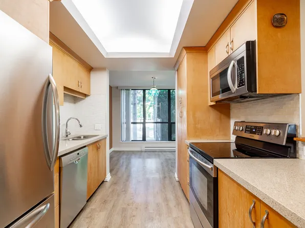 10899 University Dr #202, Surrey, BC V3T 5V2