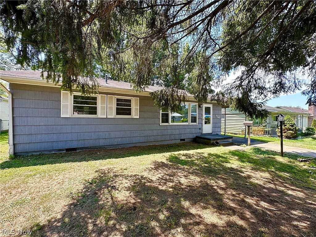 704 Cherry St photo 1