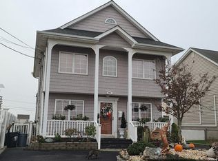 980 Pacific St, Lindenhurst, NY 11757