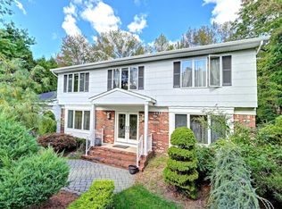 31 Cooper Hawk Dr, Manalapan, NJ 07726