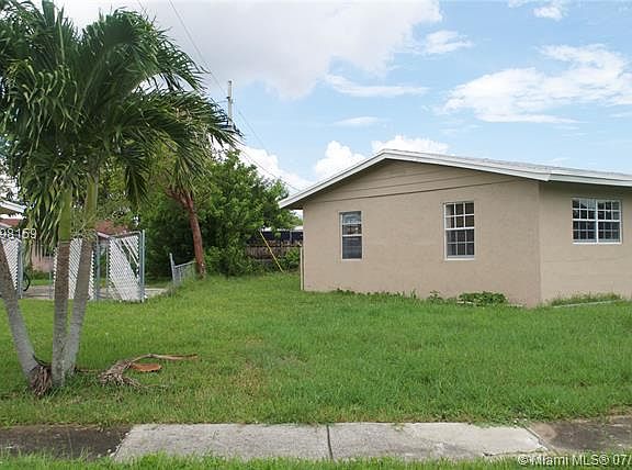4th image of 1549 NW 12th Ave