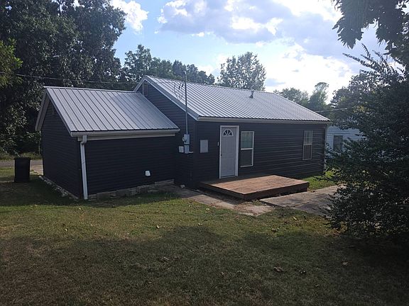 2nd image of 206 Olive St