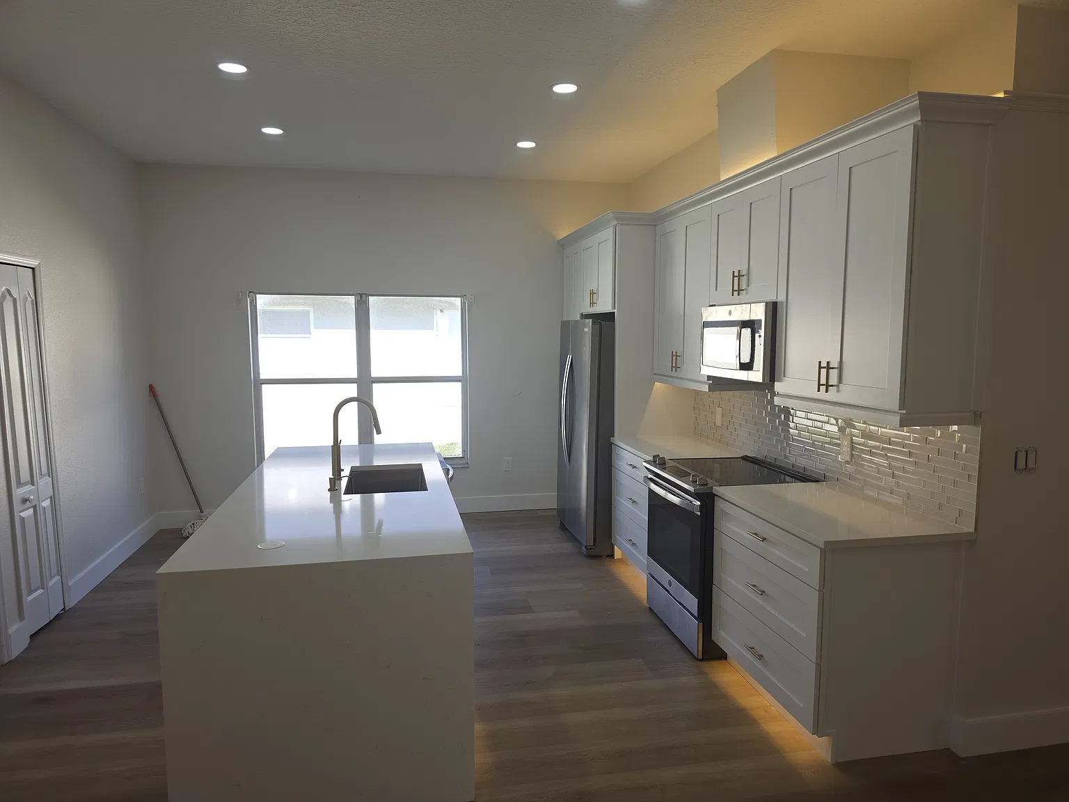 3 bed, 1220 sqft, $2,500 — Photo 4