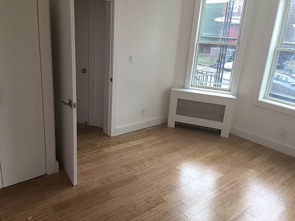 4th image of 248 Clinton Ave