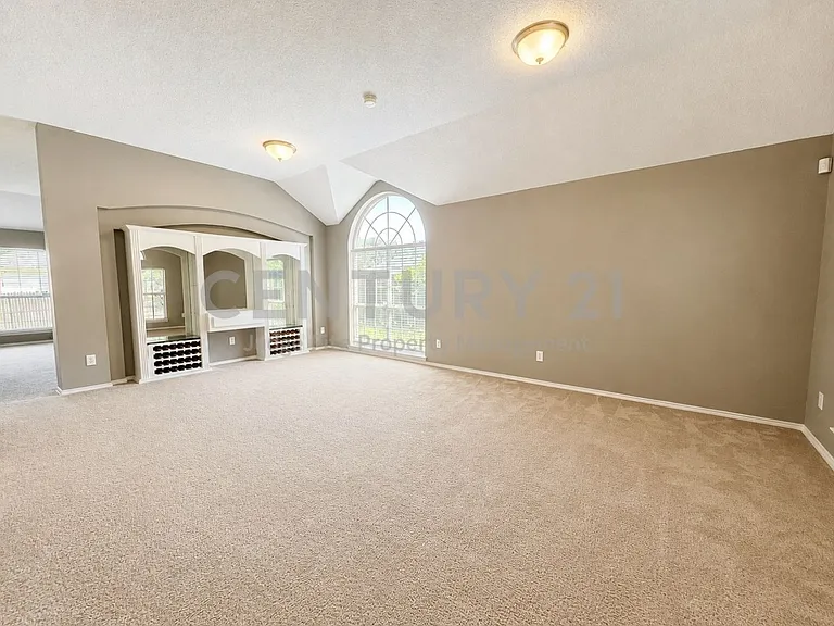 7700 Glenoaks Dr — Photo 5