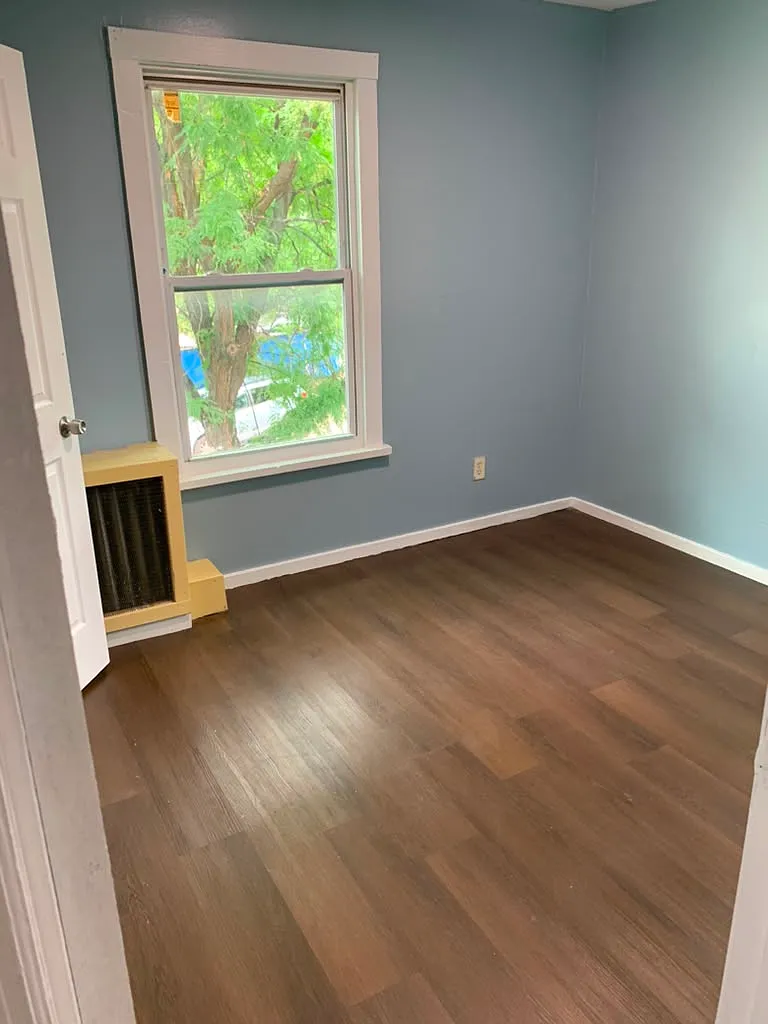 3 bed, 1000 sqft, $2,100 — Photo 2