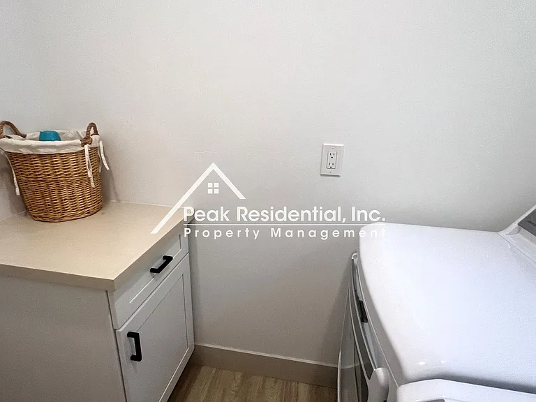 4867 V St — Photo 25