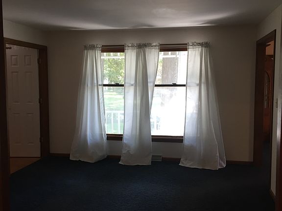 3rd image of 3015 W Brookside Dr