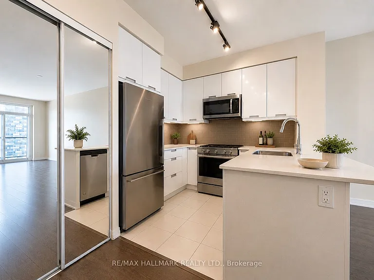 35 Watergarden Dr #1711 — Photo 2