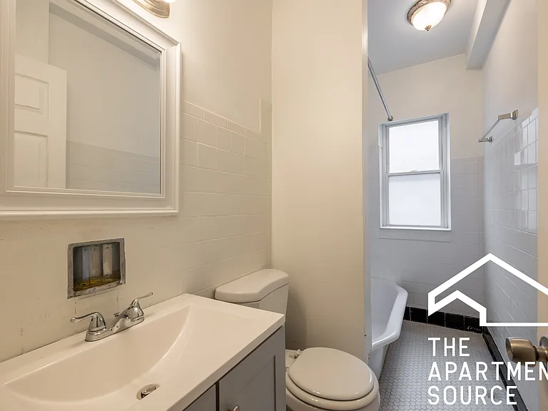 7350 N Damen Ave #G — Photo 14