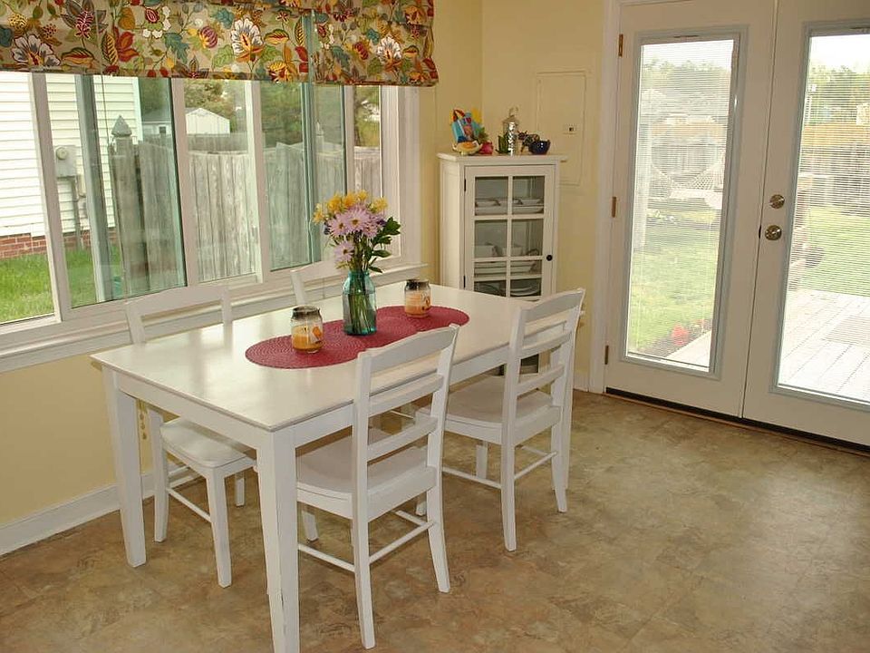 1st image of 10119 Molly Ln