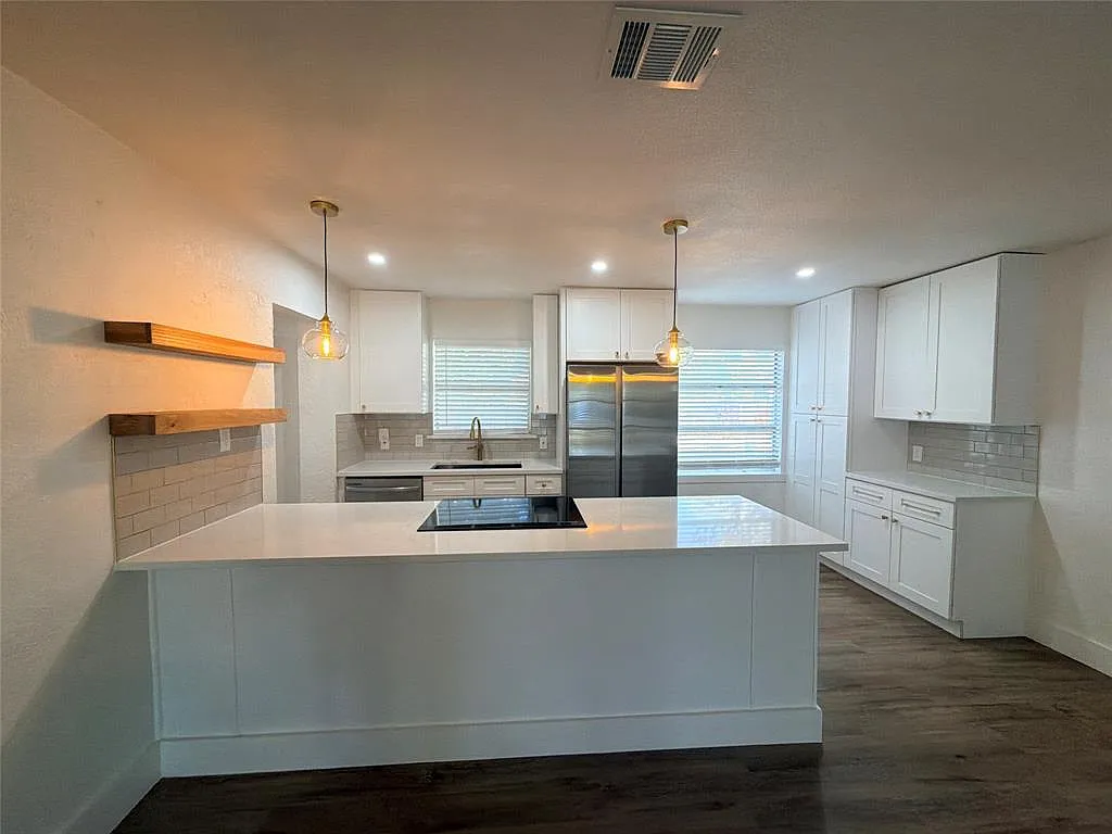 4 bed, 2.0 bath, 1379 sqft, $2,175 — Photo 3