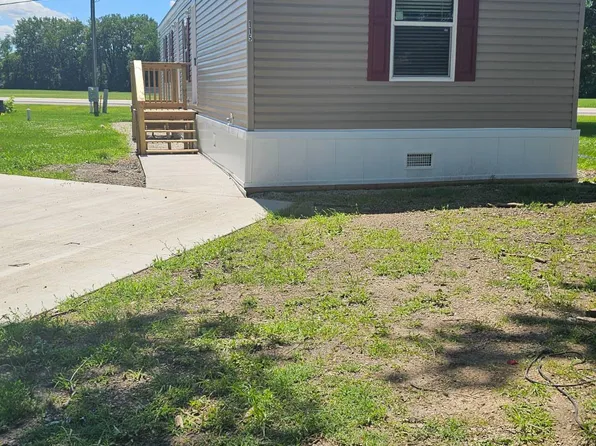 115 N Park Estate Ave, Pontiac, IL 61764
