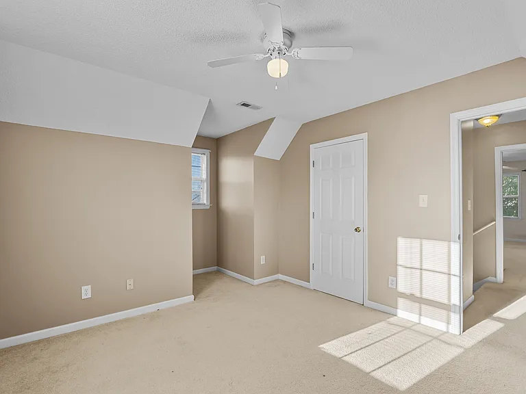 4035 Lenora Dr — Photo 14