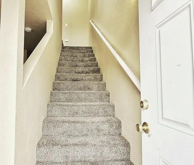 1008 S Locust St — Photo 11