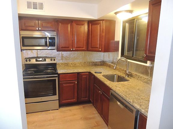 2nd image of 1304 Chelmsford Cir