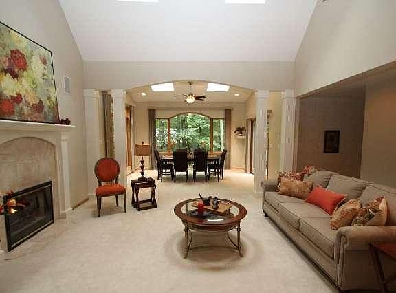 Magnigicent 2-story vaulted great room!