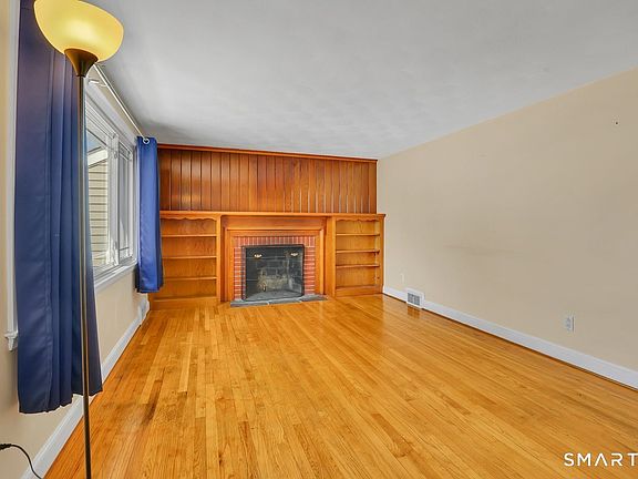 4th image of 50 Davis Road