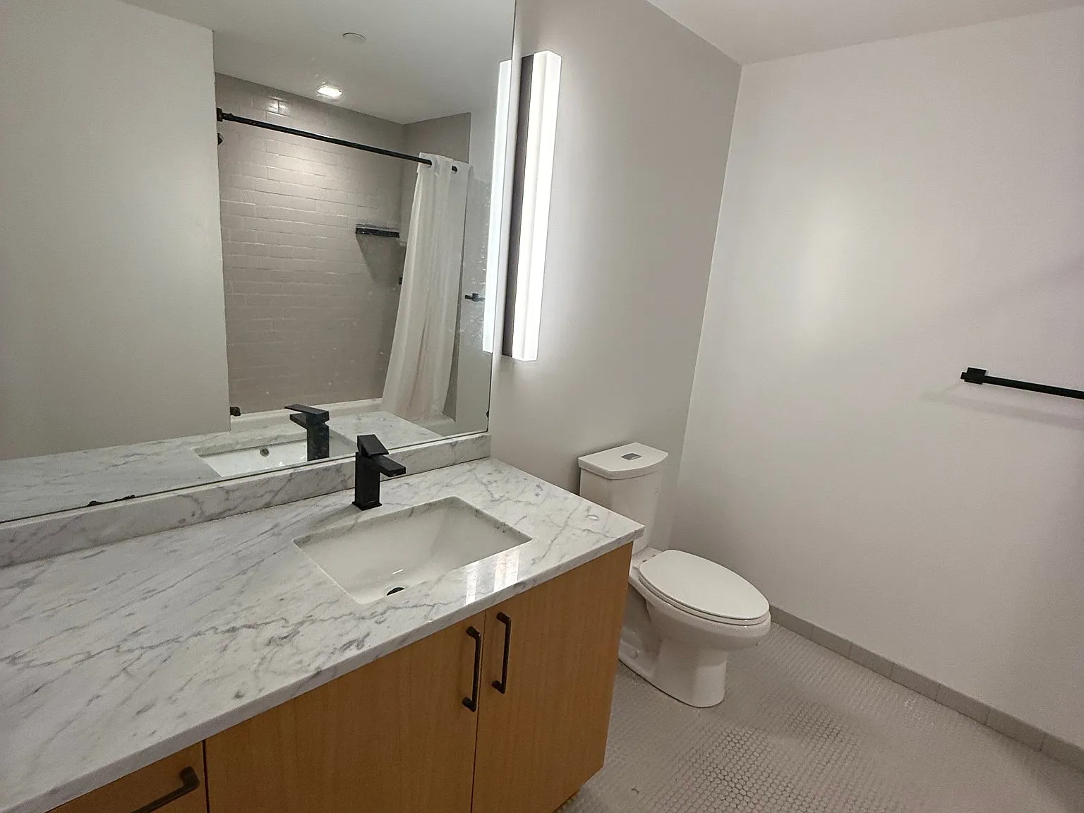 2 bed, 2.0 bath, 9999 sqft, $4,600 — Photo 4