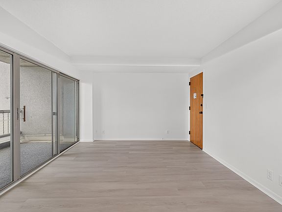 5th image of 900 19th Ave S APT 905