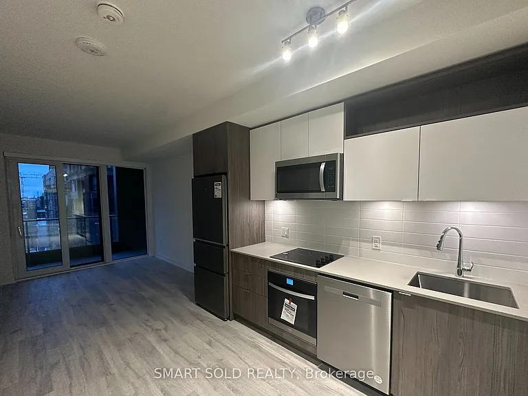 70 Princess St #607-E — Photo 8