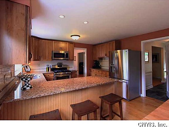 4th image of 4834 Carey Dr
