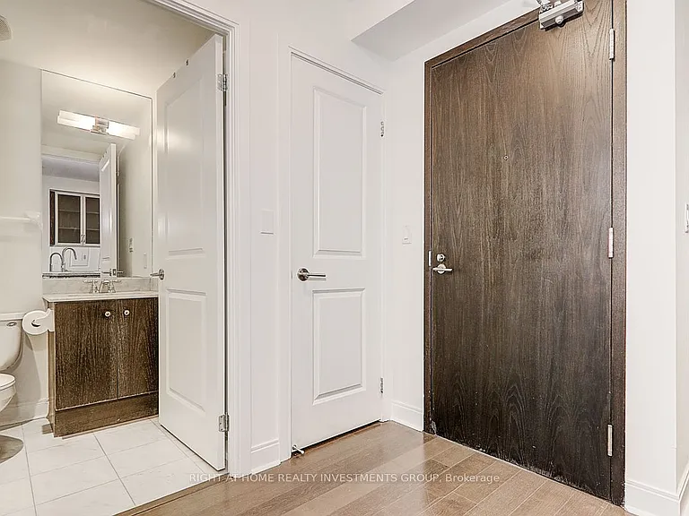 18 Yorkville Ave #704 — Photo 1