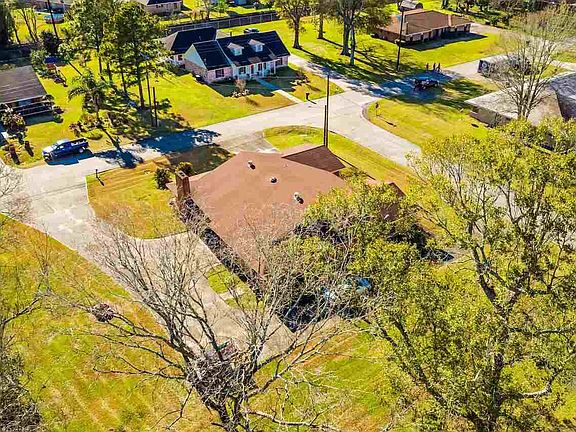2nd image of 610 Woodside Dr