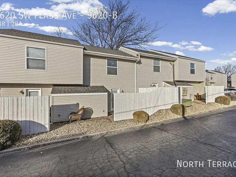 Capstone Townhomes — Photo 6