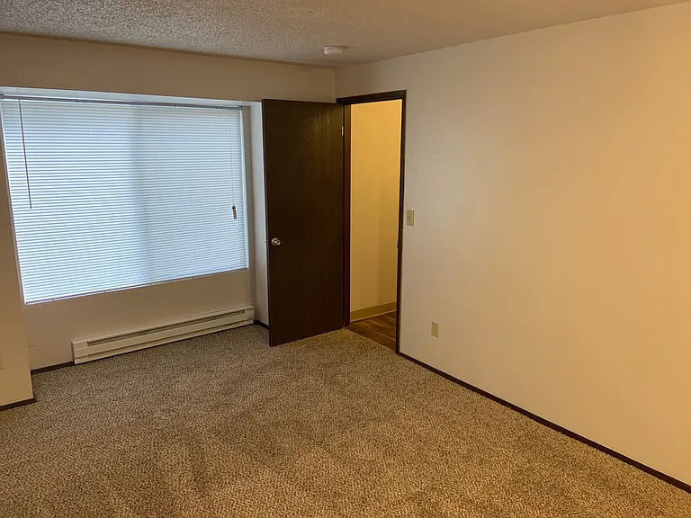 Hidden Lake Apartments — Photo 8