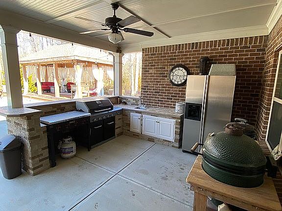 Outdoor kitchen 