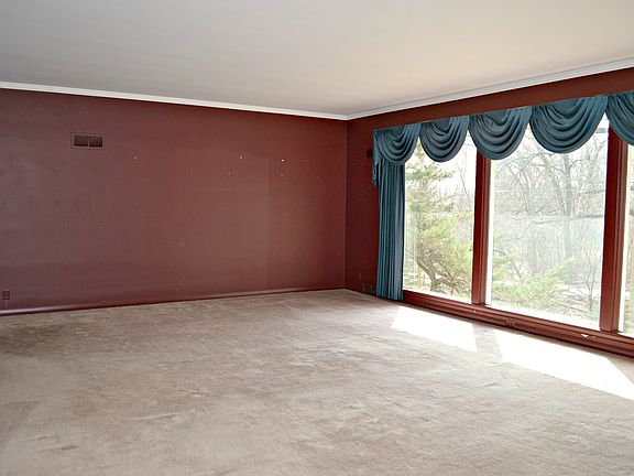 5th image of 2323 E Tanglewood Ln