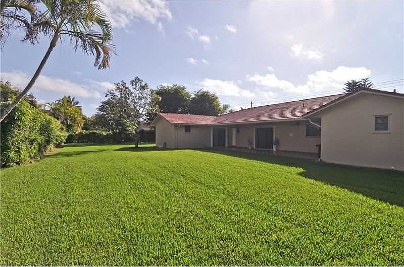 2nd image of 10421 SW 136th St
