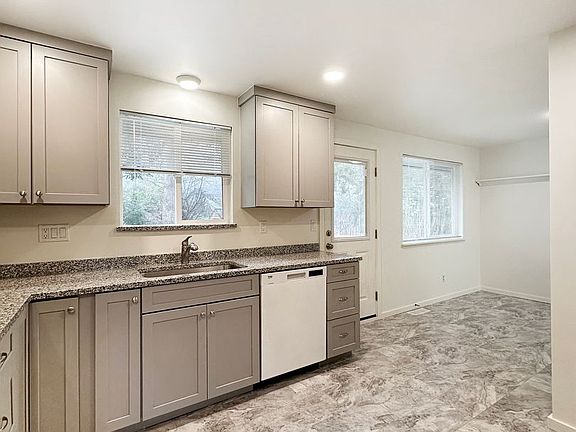 4th image of 10023 38th Ave NE