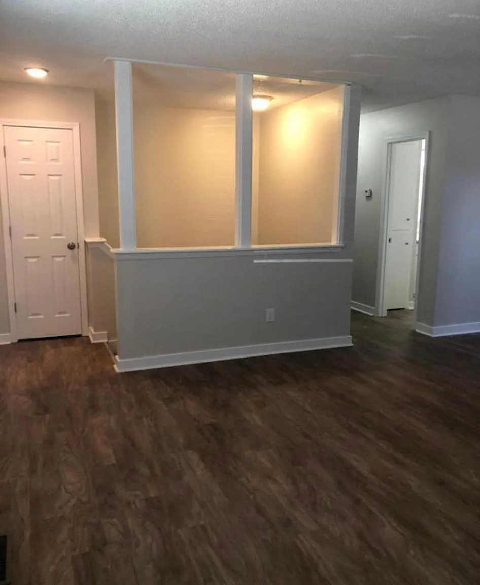 106 W South St — Photo 2