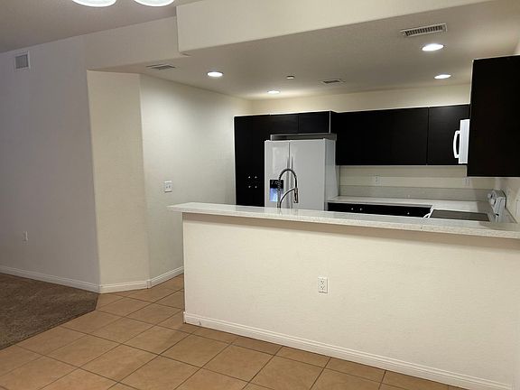 3rd image of 400 Hillside Dr #611