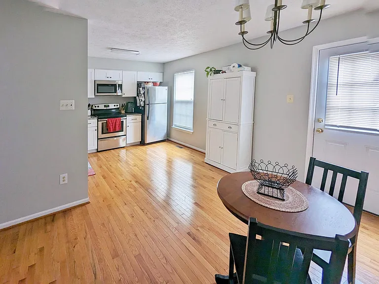 5240 Earles Ct — Photo 8