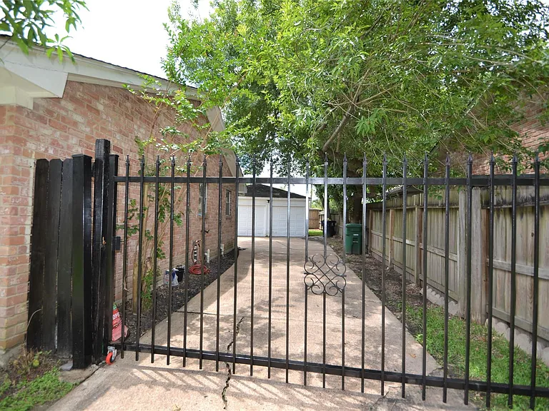12711 Westleigh Dr — Photo 36
