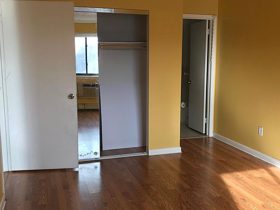 3rd image of 14748 Roosevelt Ave