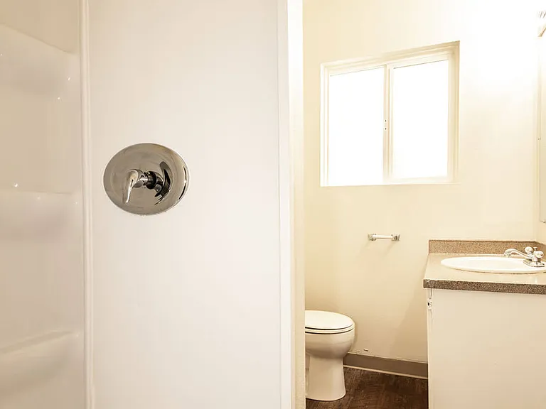 Grandview Apartments — Photo 15