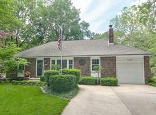 7412 Robinson St, Overland Park, KS 66204