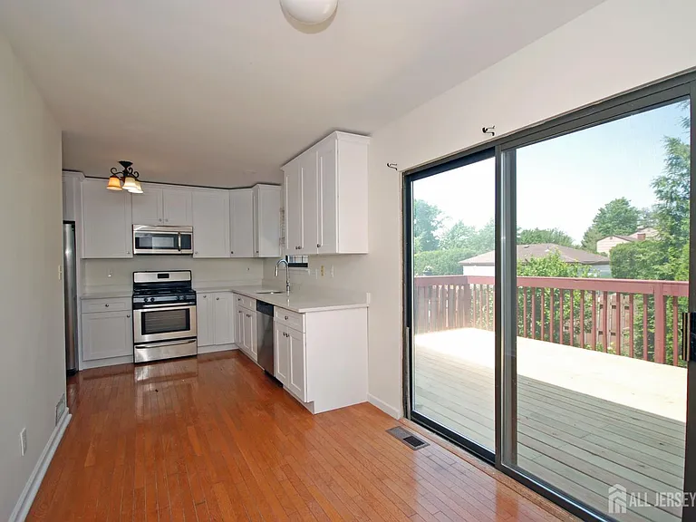 1 Wellington Ct — Photo 7