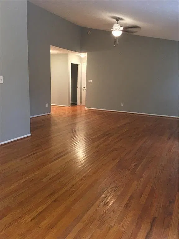 3 bed, 2.0 bath, 1997 sqft, $2,330 — Photo 3